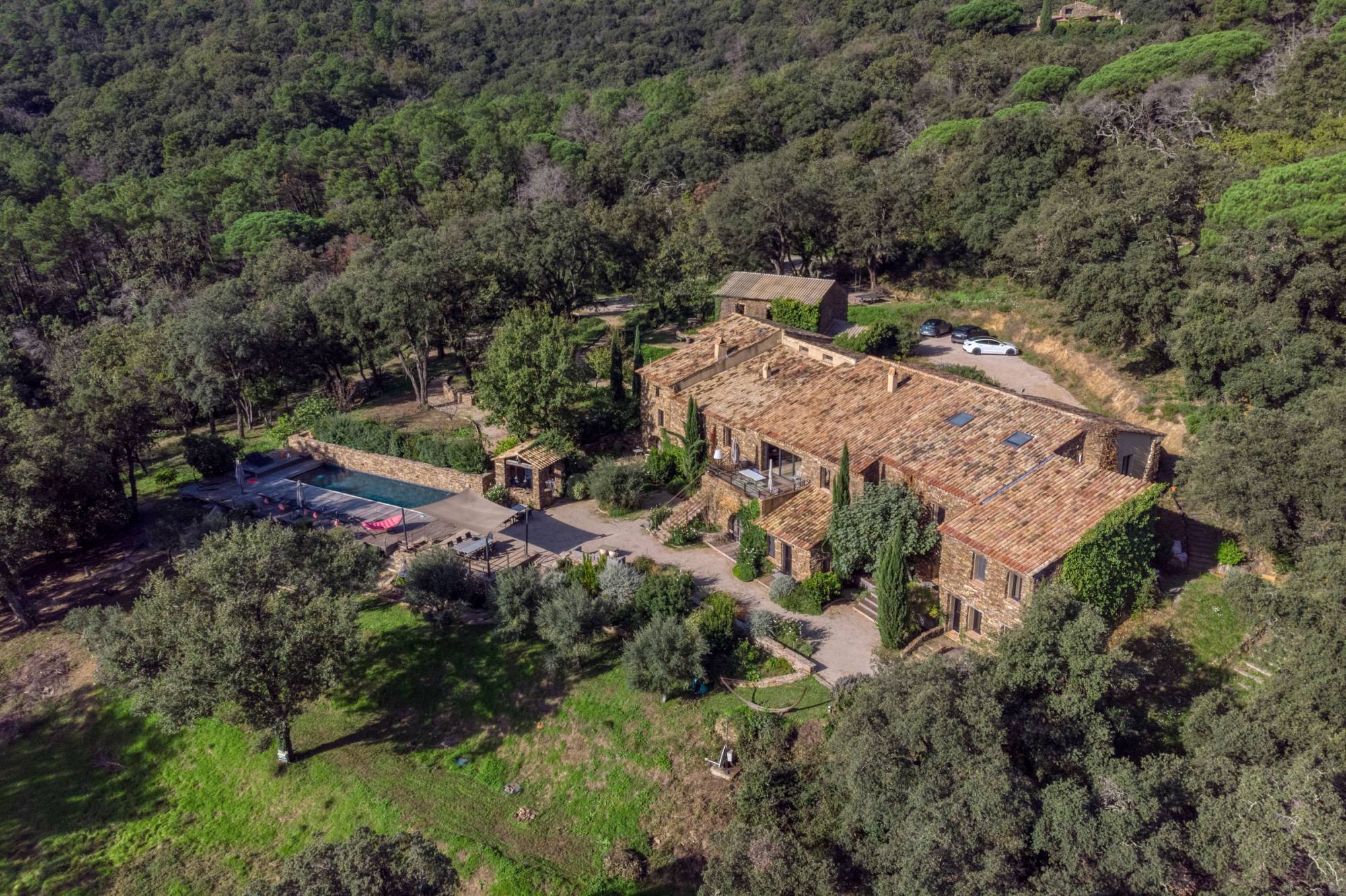 VENTE PROPRIÉTÉ UNIQUE 12 CH - LA GARDE-FREINET - emplacement TOP / Golfe de Saint-Tropez