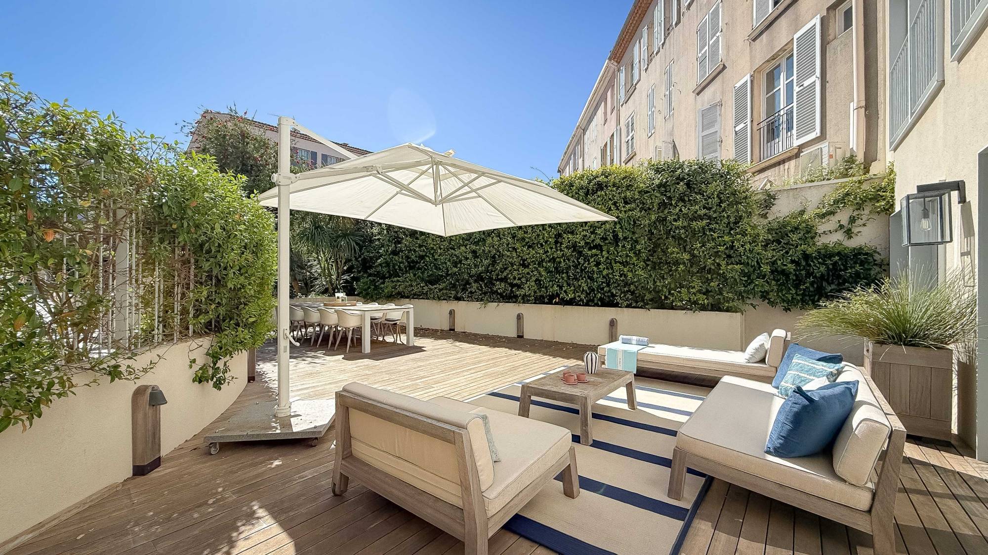 LOCATION SAISONIĖRE Appartement 3 CH SAINT-TROPEZ / Centre- près de la Place des Lices