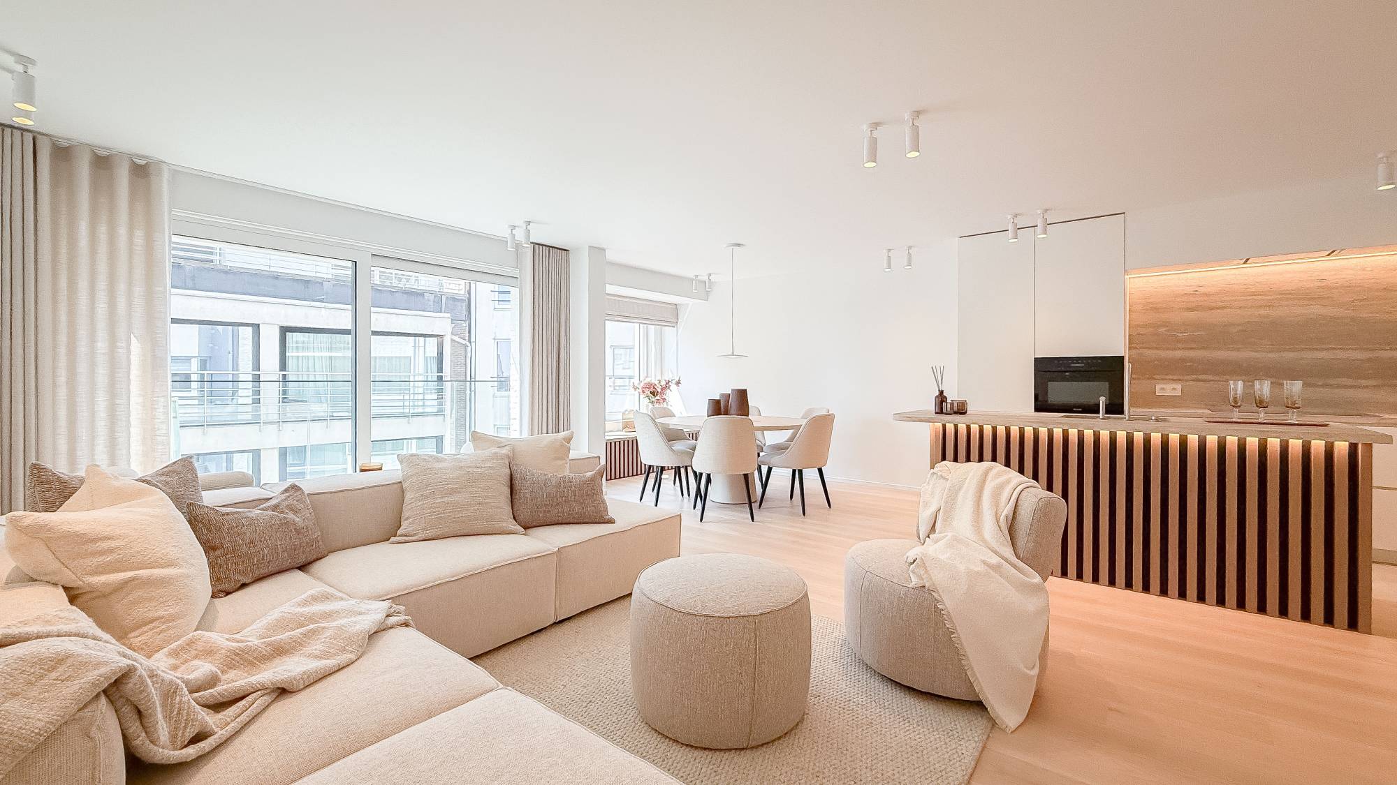 LOCATION Appartement 3 CH Knokke-Zoute - Rue latérale Digue / garage inclus!!