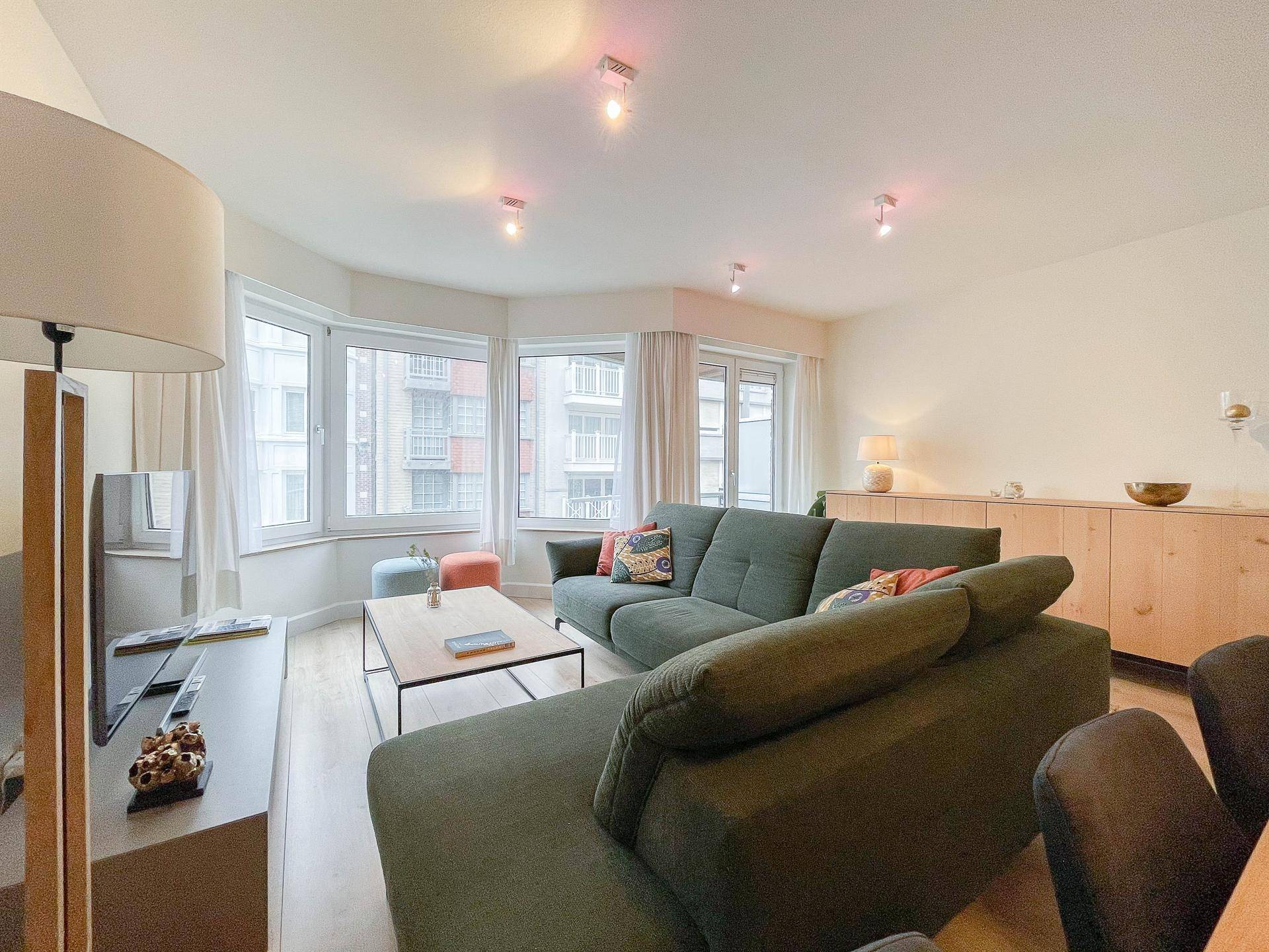 LOCATION Appartement 2 CH Knokke-Zoute - Vue mer latérale / près de la Place du Triangle