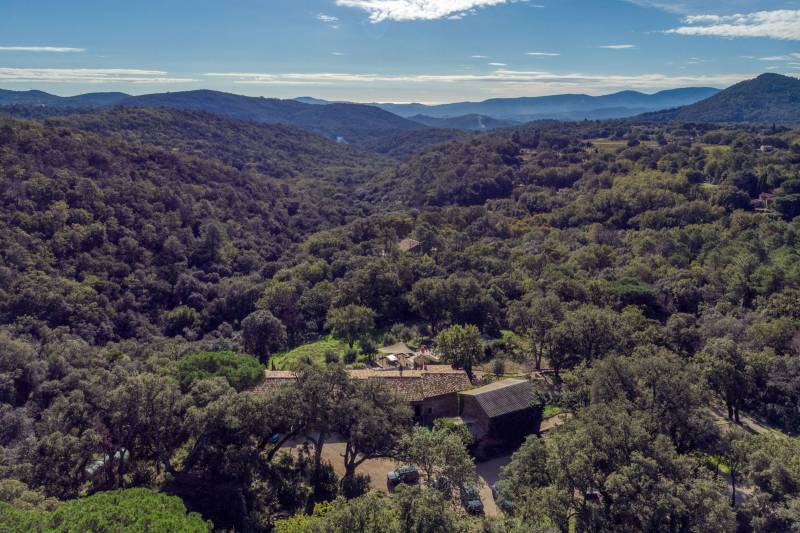 VENTE PROPRIÉTÉ UNIQUE 12 CH - LA GARDE-FREINET - emplacement TOP / Golfe de Saint-Tropez