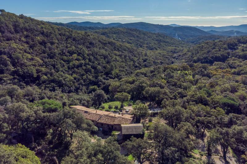 VENTE PROPRIÉTÉ UNIQUE 12 CH - LA GARDE-FREINET - emplacement TOP / Golfe de Saint-Tropez