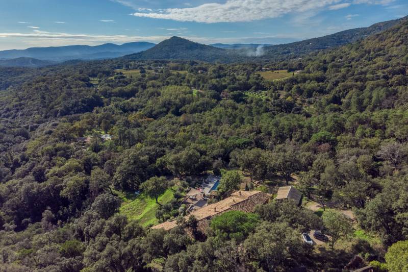 VENTE PROPRIÉTÉ UNIQUE 12 CH - LA GARDE-FREINET - emplacement TOP / Golfe de Saint-Tropez
