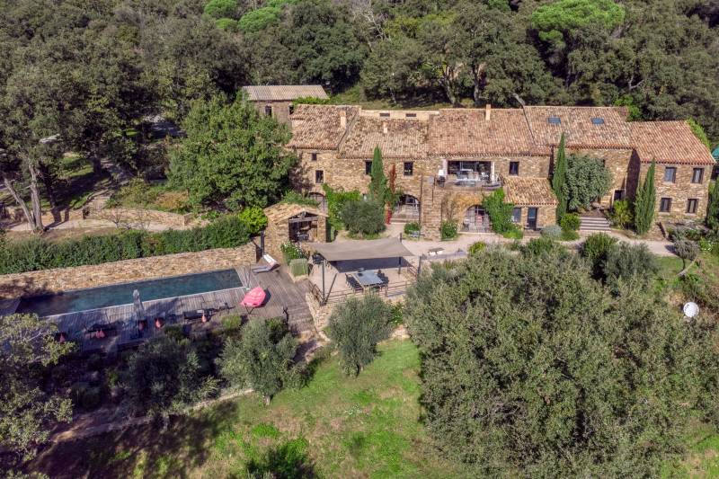 VENTE PROPRIÉTÉ UNIQUE 12 CH - LA GARDE-FREINET - emplacement TOP / Golfe de Saint-Tropez