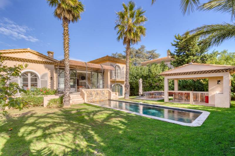 VENTE VILLA 5 CH - SAINT-TROPEZ - Villa neuve au coeur de Saint-Tropez