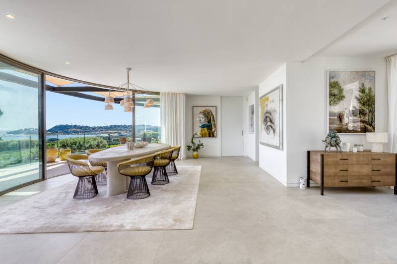 VENTE VILLA 4 CH - Cavalaire-sur-Mer / Vue panoramique sur la baie