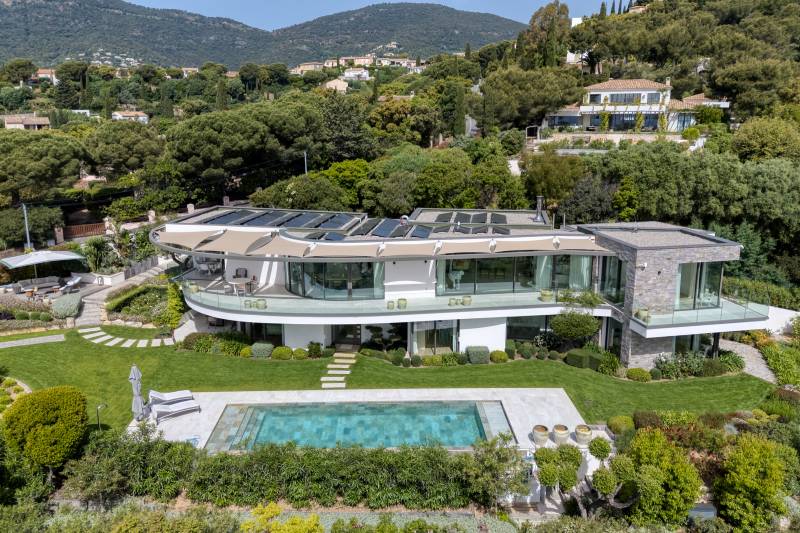 VENTE VILLA 4 CH - Cavalaire-sur-Mer / Vue panoramique sur la baie