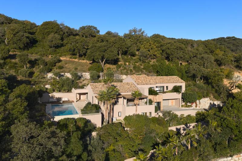 VENTE Villa 5 CH - GRIMAUD - DOMAINE PRIVÉ / Vue mer imprenable