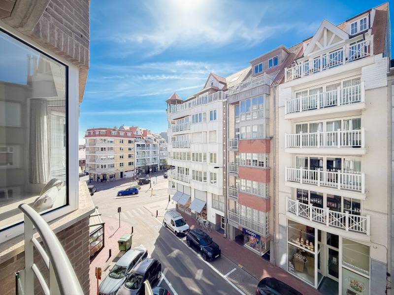 VENTE Appartement 2 CH Knokke-Zoute - Vue mer de biais / Place du Triangle