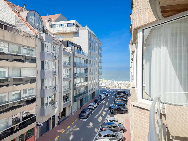 VENTE Appartement 2 CH Knokke-Zoute - Vue mer de biais / Place du Triangle