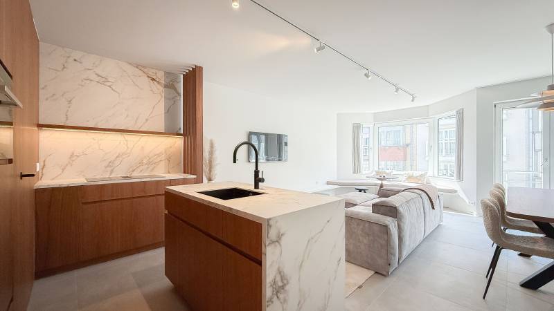 VENTE Appartement 2 CH Knokke-Zoute - Vue mer de biais / Place du Triangle