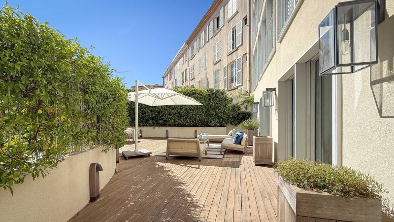LOCATION SAISONIĖRE Appartement 3 CH SAINT-TROPEZ / Centre- près de la Place des Lices