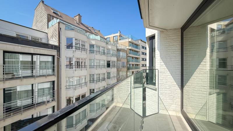 LOCATION Appartement 3 CH Knokke-Zoute - Rue latérale Digue / garage inclus!!