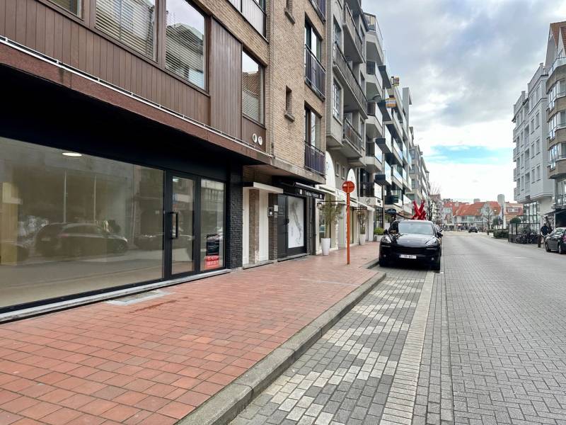 LOCATION Commerce Knokke-Heist -  Avenue du Littoral / Place du Triangle