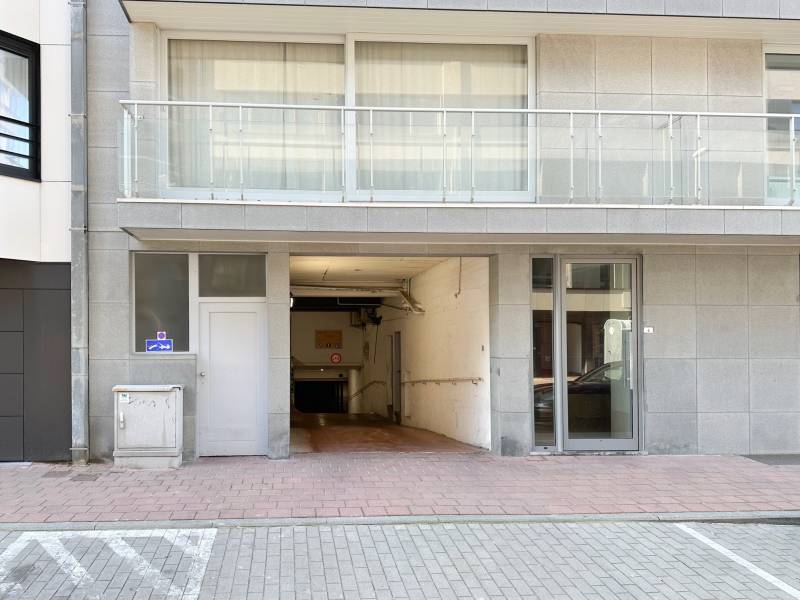 LOCATION Garage Knokke-Zoute - EMPLACEMENT de parking / Digue de mer