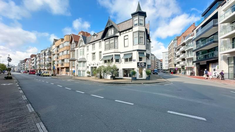 LOCATION LOCAL COMMERCIAL Knokke-Heist - l'Angle Zoutelaan-Pierslaan / emplacement stratégique!