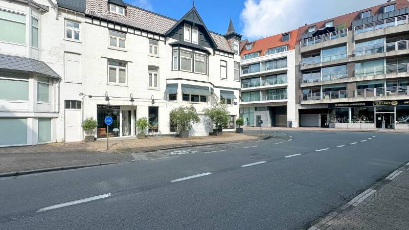 LOCATION LOCAL COMMERCIAL Knokke-Heist - l'Angle Zoutelaan-Pierslaan / emplacement stratégique!