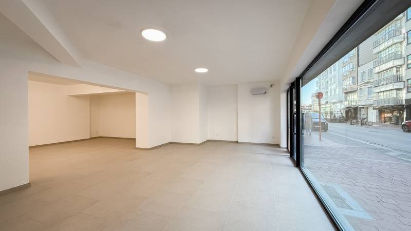 LOCATION Commerce Knokke-Heist -  Avenue du Littoral / Place du Triangle