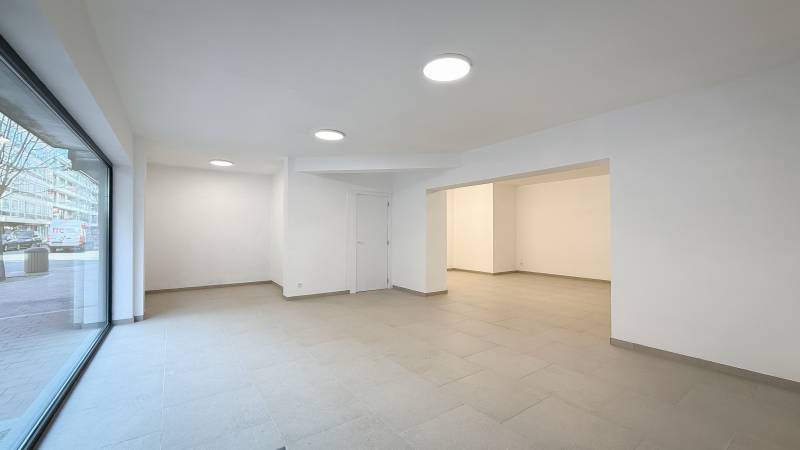 LOCATION Commerce Knokke-Heist -  Avenue du Littoral / Place du Triangle