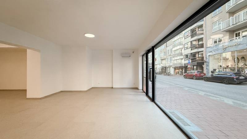 LOCATION Commerce Knokke-Heist -  Avenue du Littoral / Place du Triangle