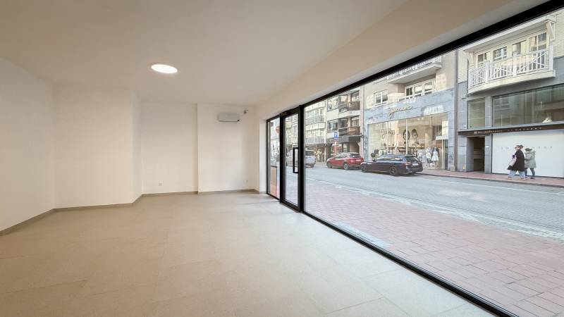 LOCATION Commerce Knokke-Heist -  Avenue du Littoral / Place du Triangle