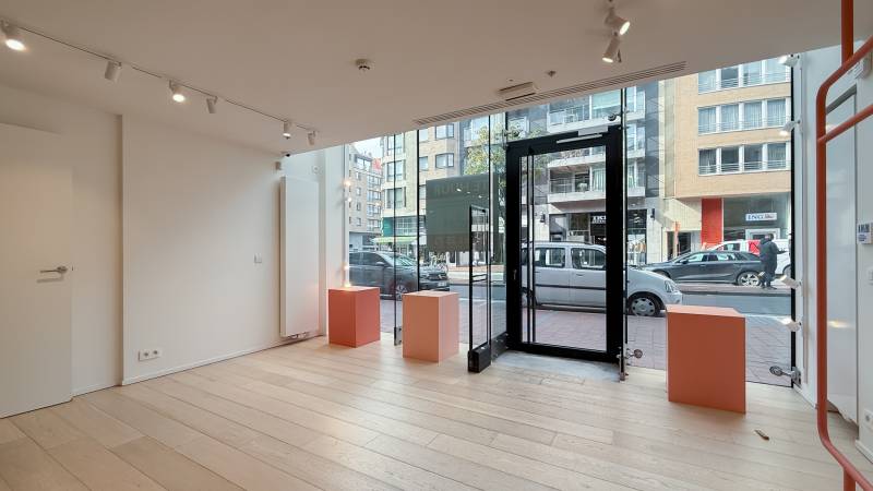 LOCATION COMMERCE Knokke-Heist - Avenue Lippens / façade transparente - visibilité maximale