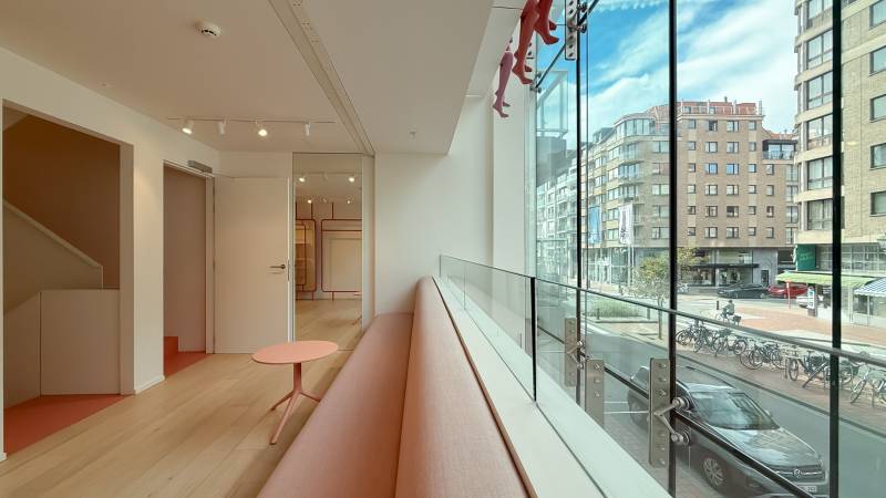 LOCATION COMMERCE Knokke-Heist - Avenue Lippens / façade transparente - visibilité maximale