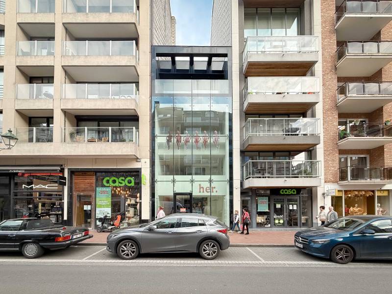 LOCATION COMMERCE Knokke-Heist - Avenue Lippens / façade transparente - visibilité maximale