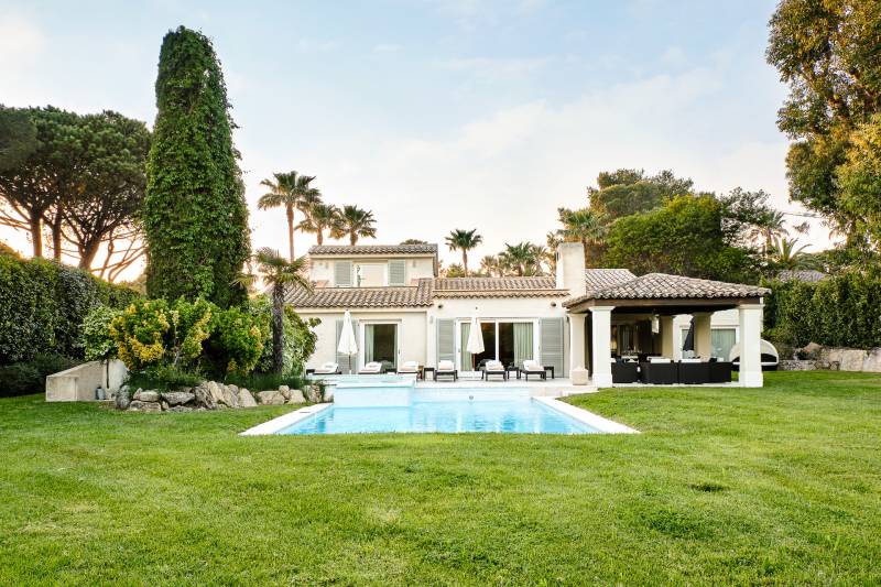 VENTE VILLA 6 CH SAINT-TROPEZ - Adresse exceptionnelle à quelques pas de la plage