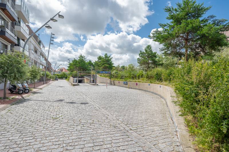 VENTE Garage Knokke-Heist - Yzerpark / box fermé