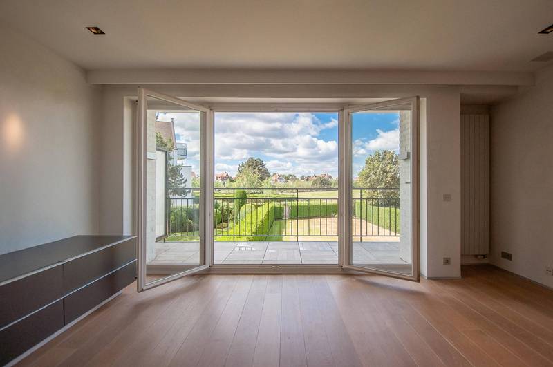 LOCATION Appartement 3 CH Knokke-Zoute -   Vue sur le MINIGOLF