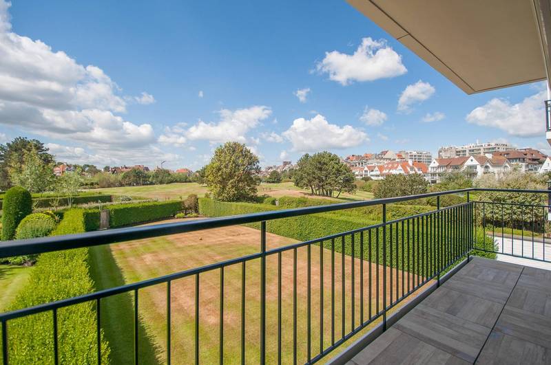 LOCATION Appartement 3 CH Knokke-Zoute -   Vue sur le MINIGOLF