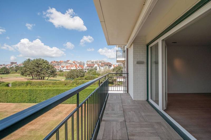 LOCATION Appartement 3 CH Knokke-Zoute -   Vue sur le MINIGOLF